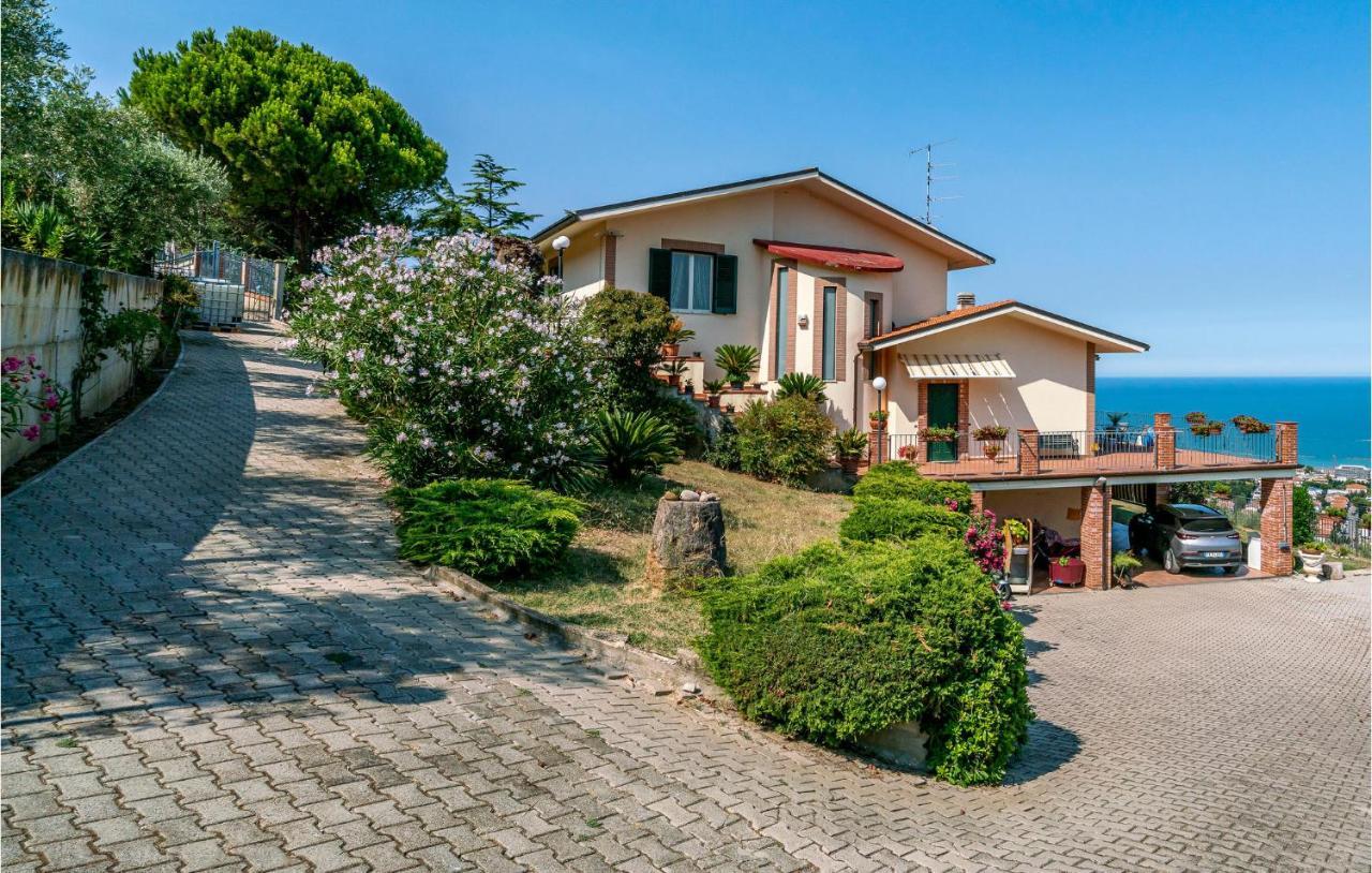 Nice Home In Belsito With Wifi Montepagano Екстериор снимка