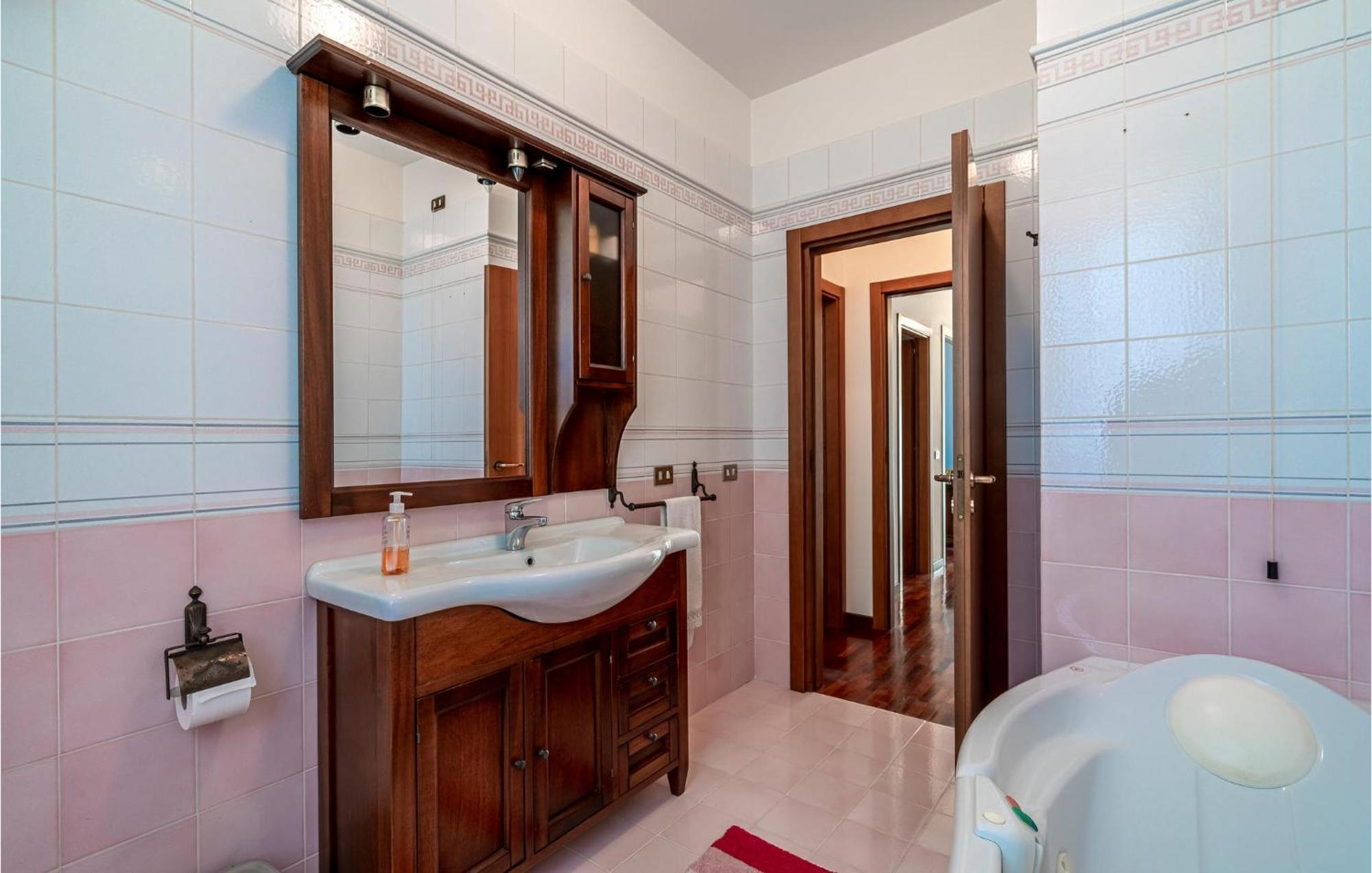 Nice Home In Belsito With Wifi Montepagano Екстериор снимка