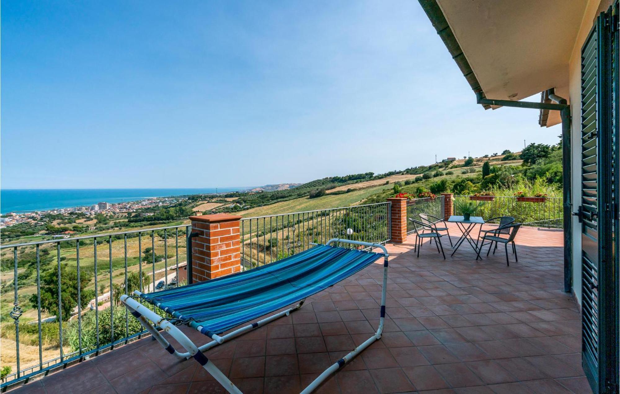 Nice Home In Belsito With Wifi Montepagano Екстериор снимка