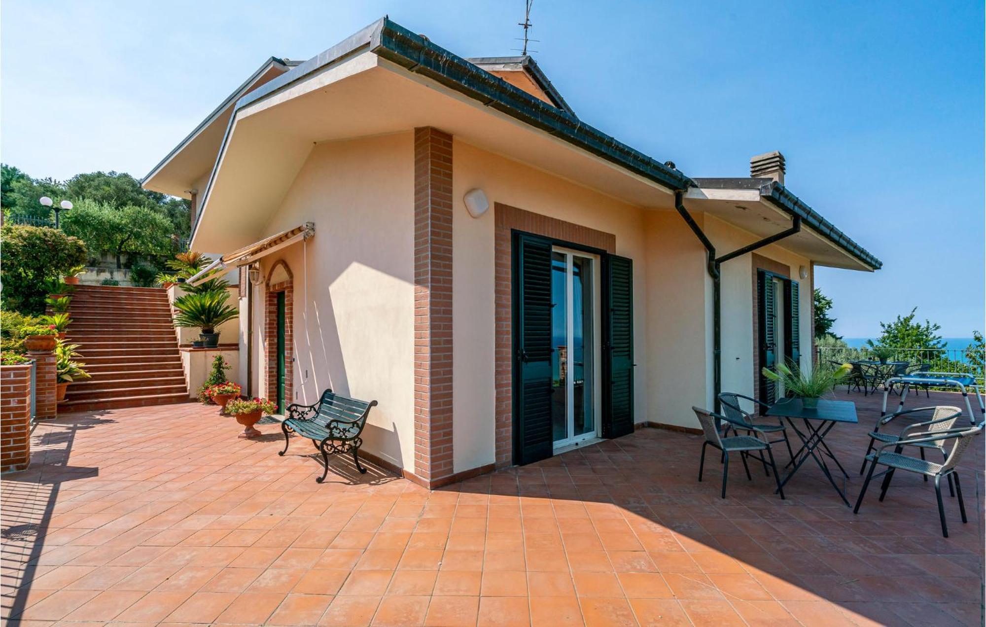 Nice Home In Belsito With Wifi Montepagano Екстериор снимка