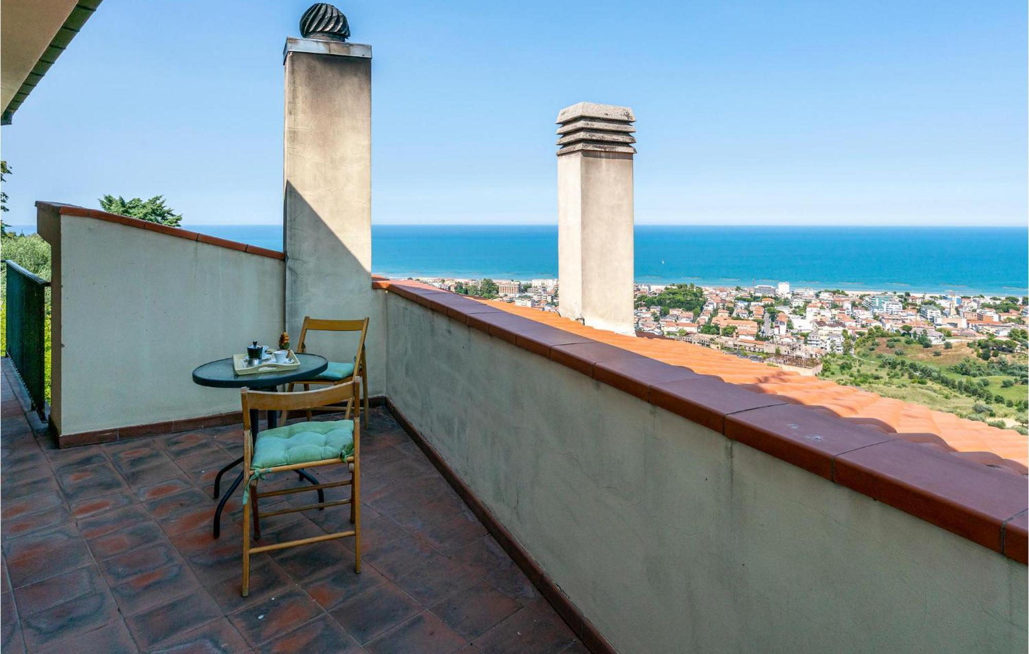 Nice Home In Belsito With Wifi Montepagano Екстериор снимка