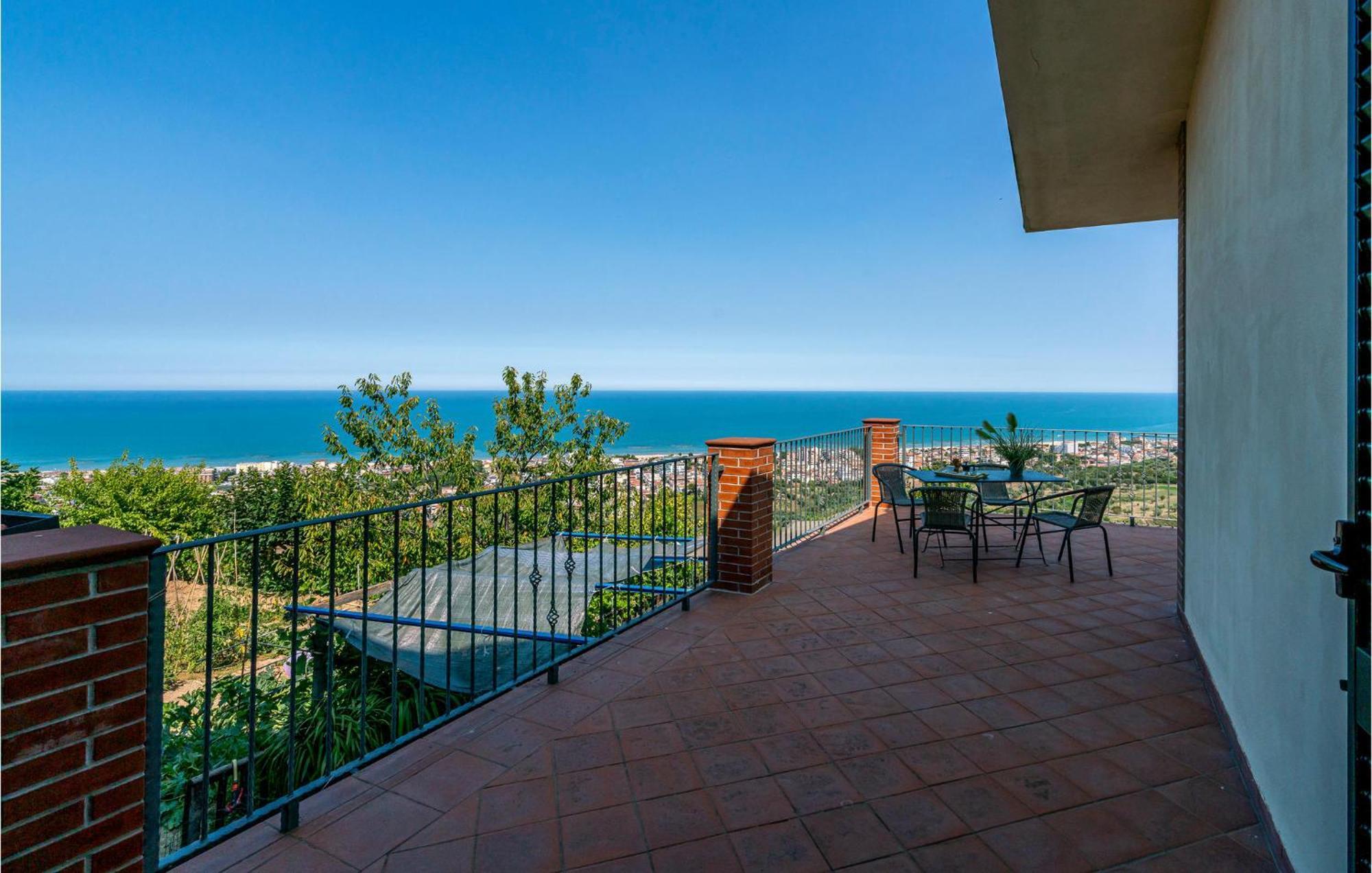 Nice Home In Belsito With Wifi Montepagano Екстериор снимка