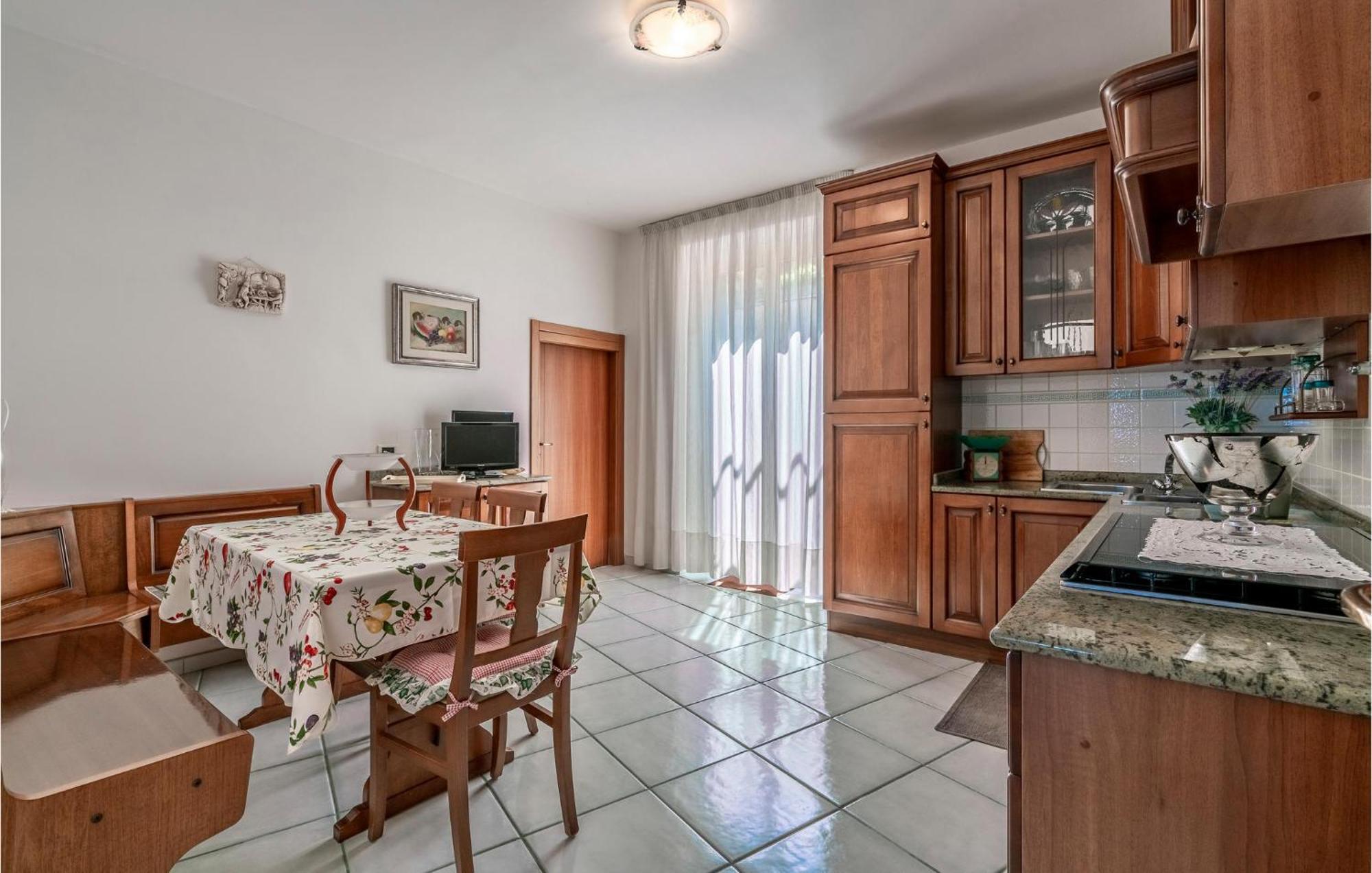 Nice Home In Belsito With Wifi Montepagano Екстериор снимка