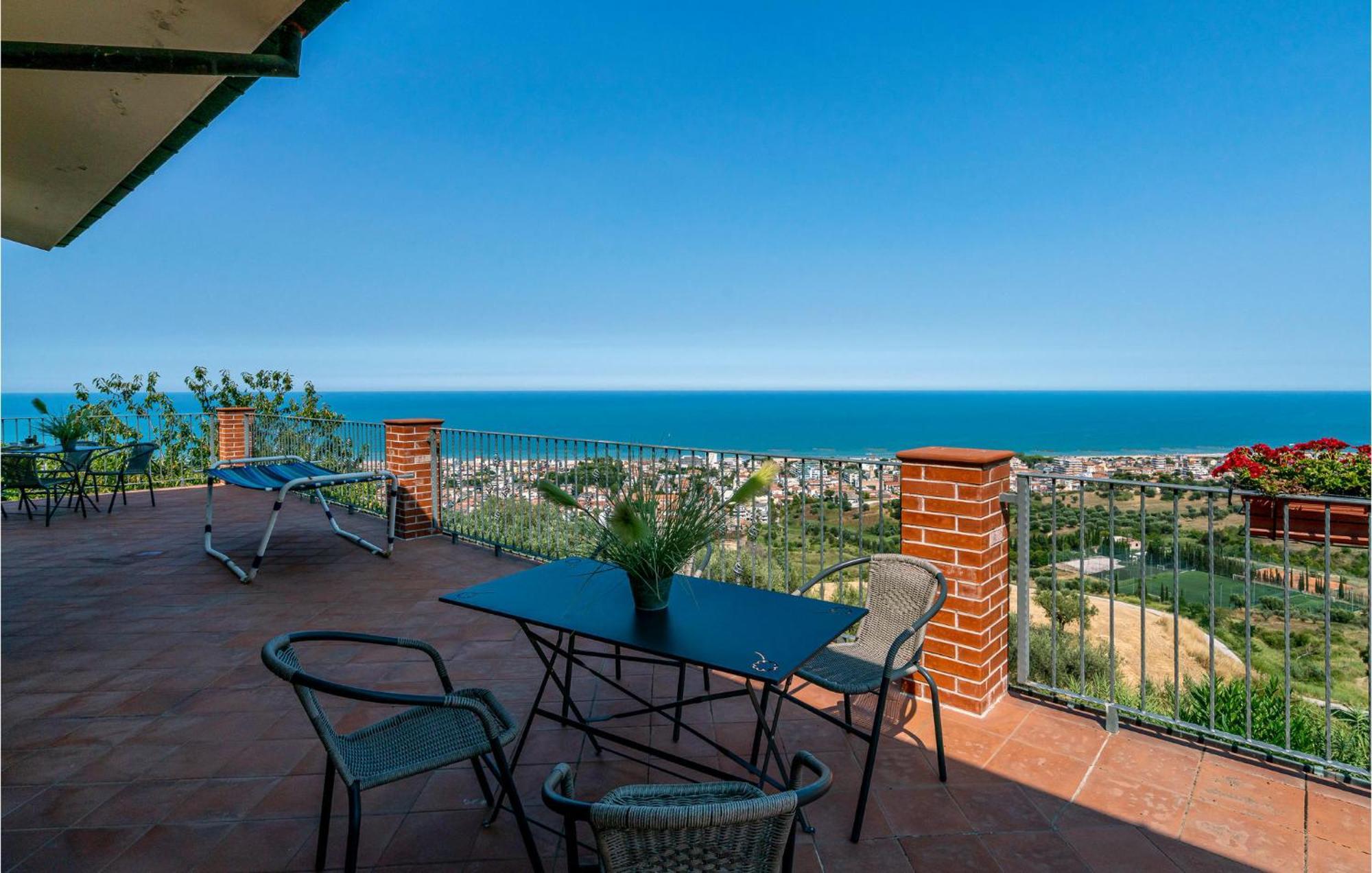 Nice Home In Belsito With Wifi Montepagano Екстериор снимка