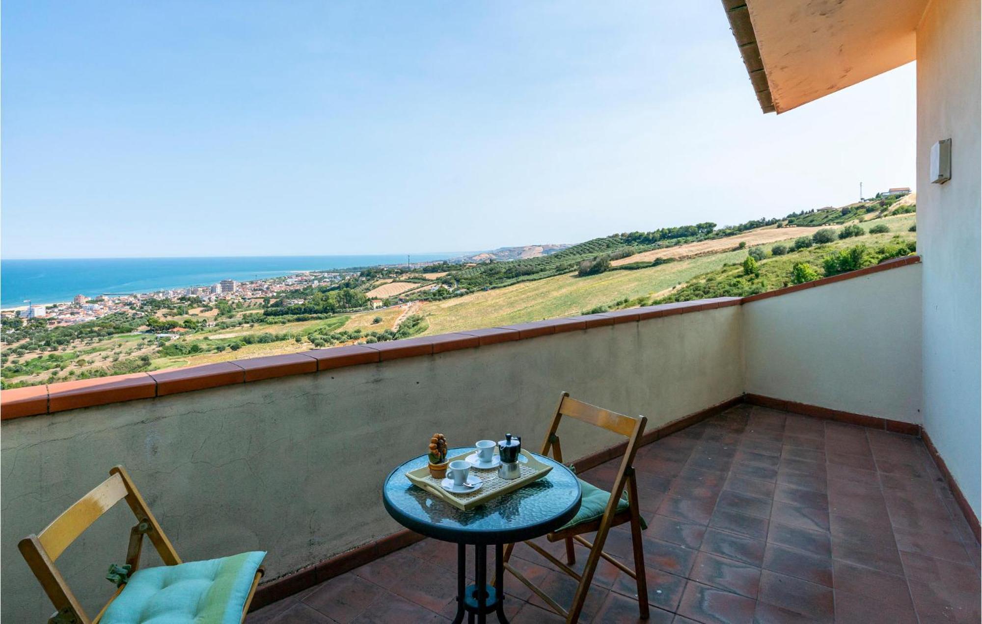 Nice Home In Belsito With Wifi Montepagano Екстериор снимка