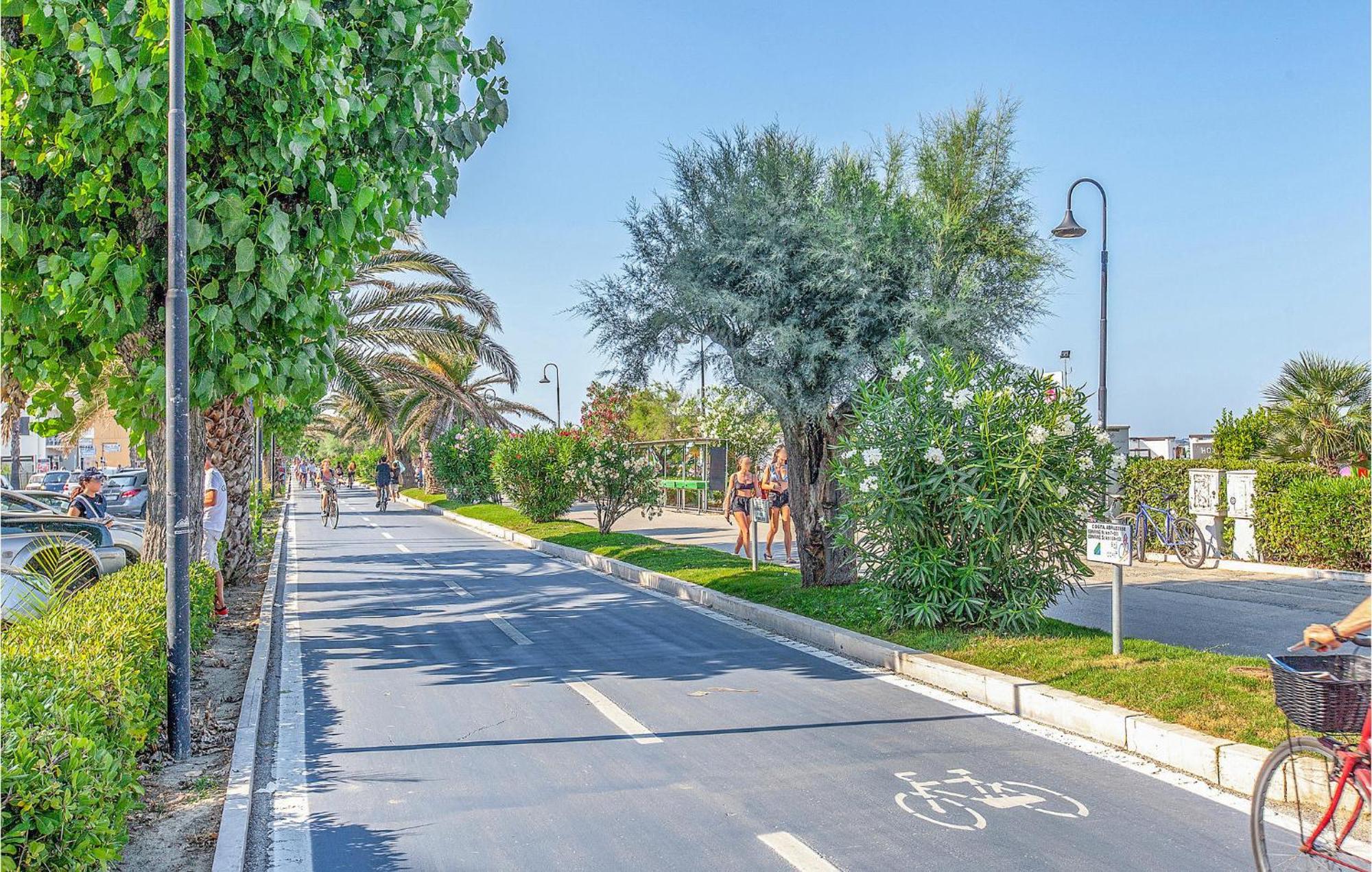 Nice Home In Belsito With Wifi Montepagano Екстериор снимка
